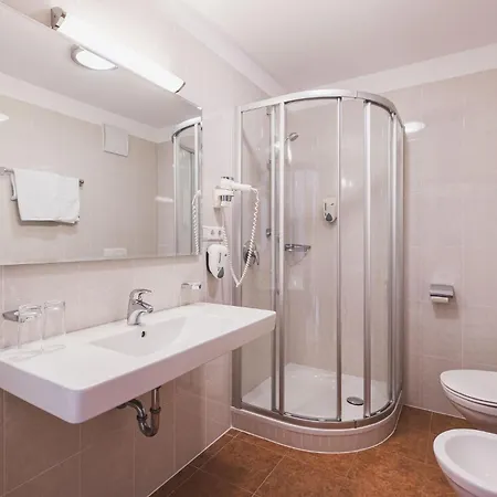 Broetz Hotell 3*